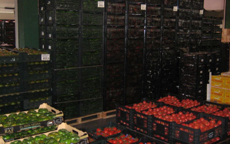 Cajas de verduras en almacén Cajas de verduras en almacén